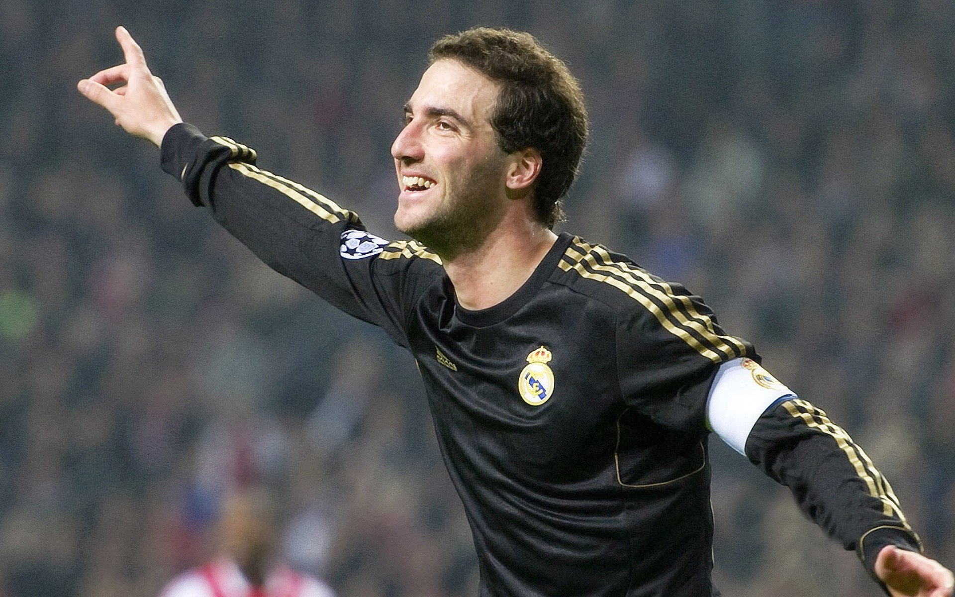 福登的技术细腻度帮助球队突破对方区域性包夹，福登强吗