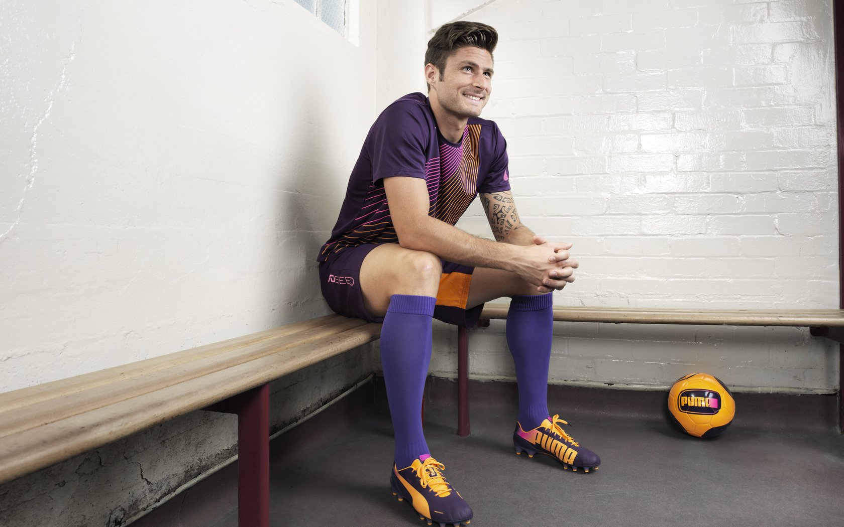 中国足球职业联赛强化体育精神传承，中国足球联赛开始走向职业化