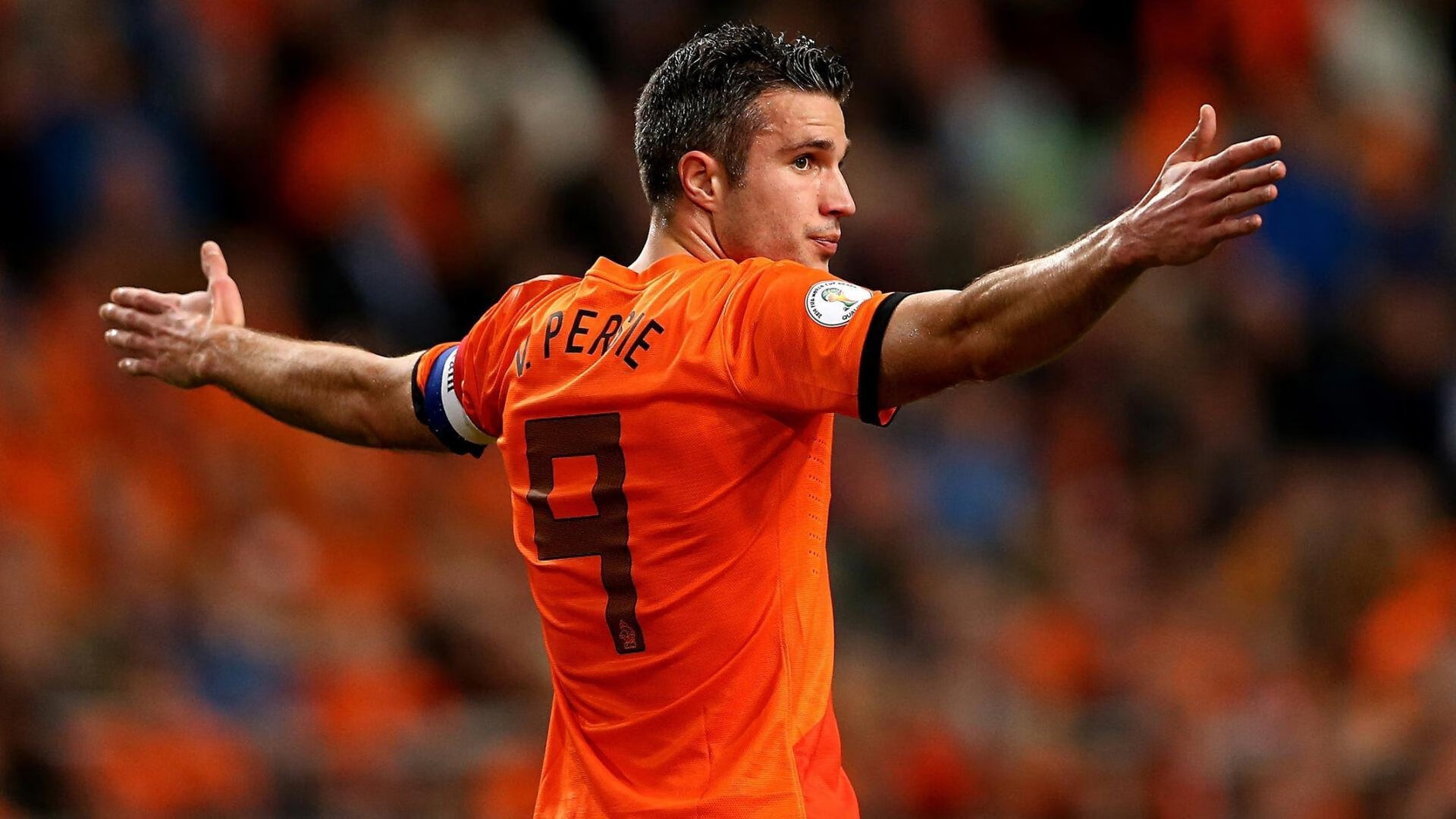 中国足球职业联赛强化体育精神传承，中国足球联赛开始走向职业化